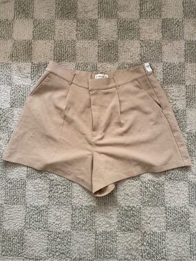 Abercrombie & Fitch High-Waist Pleated Women’s Shorts - Beige